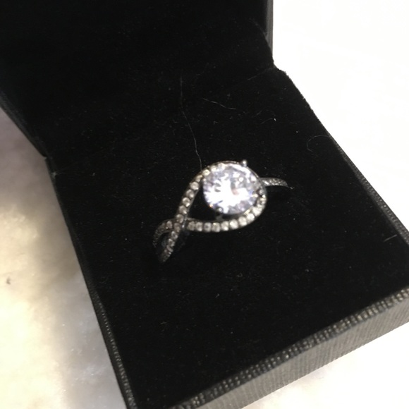 Nine Rings in great condition, some never worn - Picture 8 of 10